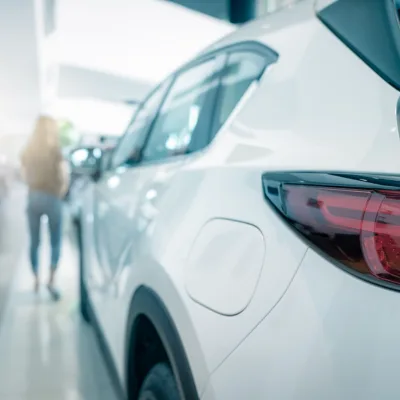 Film pour protéger la carrosserie de sa voiture : comment préserver l’éclat de votre véhicule ?